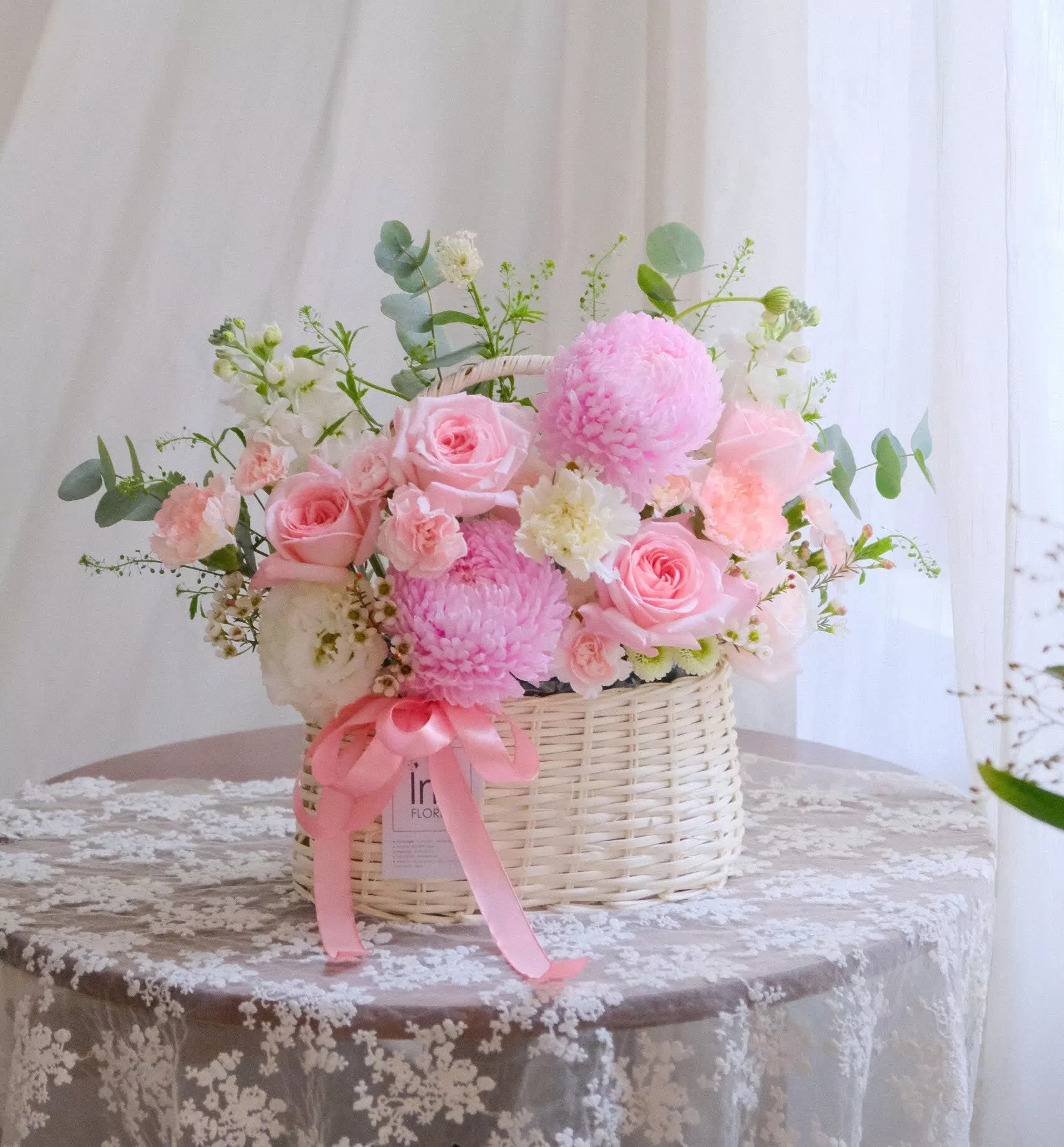 Giỏ hoa mây Cúc mẫu đơn mix ton hồng Pastel