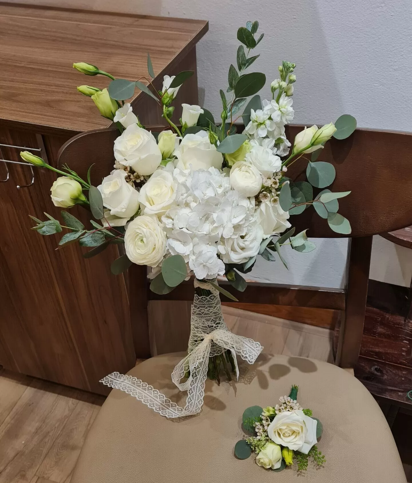 Bó hoa cưới – Tú cầu trắng Mix